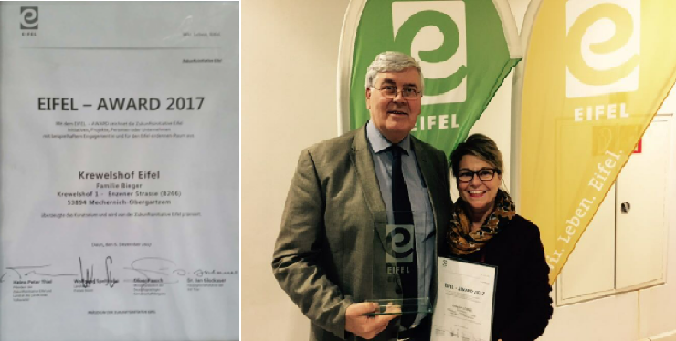Familie Biefer erhält Urkunde des Eifel Award 2017.