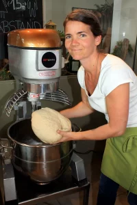 Knetmaschine zum Brotbacken auf dem Krewelshof.