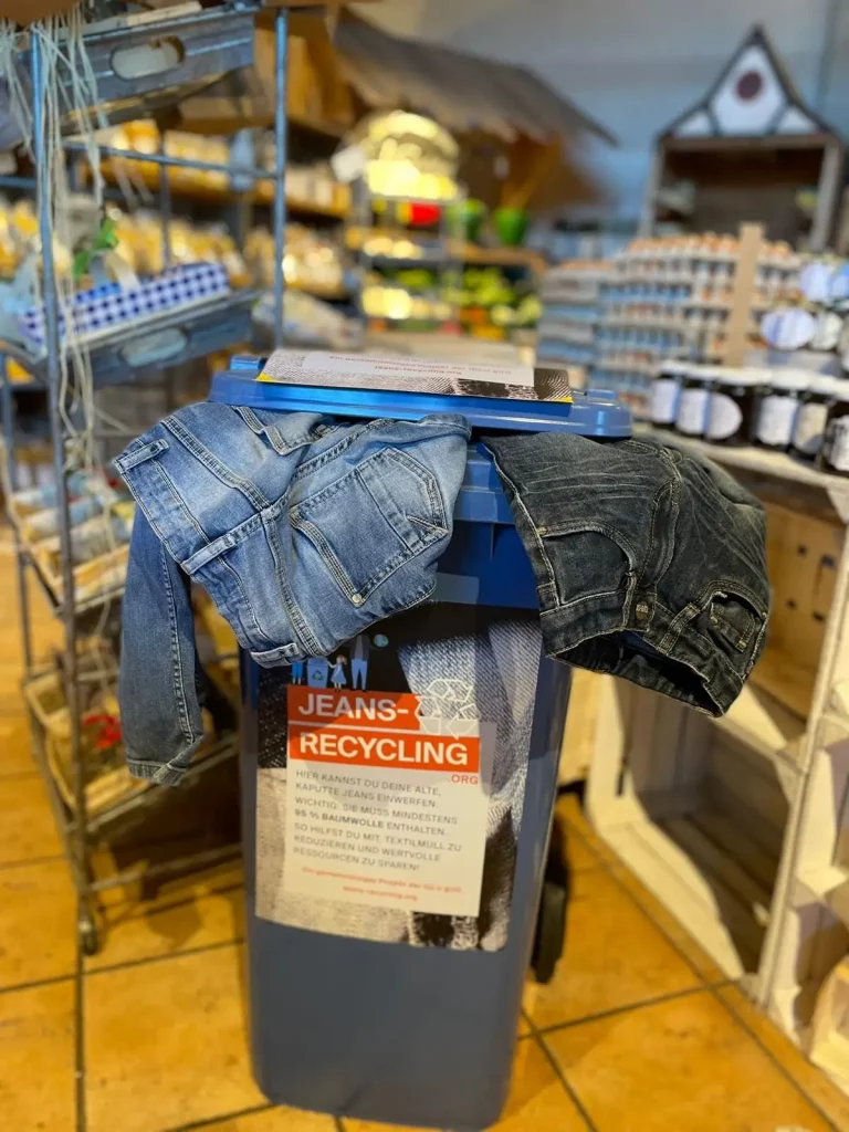 Jeans-Recycling auf dem Krewelshof.
